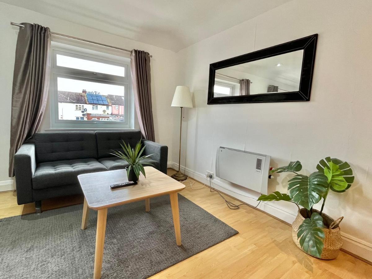 Apartament No2326 Tree-Hole Northolt  Zewnętrze zdjęcie